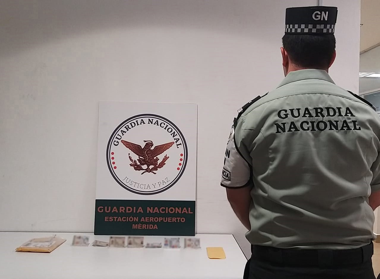 Decomisan paquete con credenciales del INE falsas en el Aeropuerto de Mérida